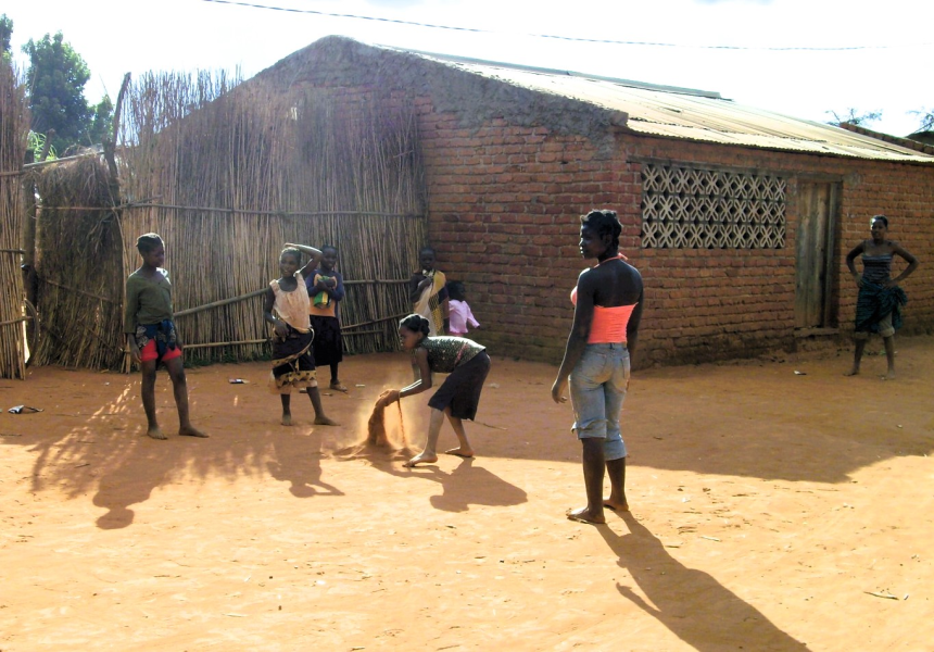 Cheia: uma brincadeira, um jogo desportivo típico de Moçambique
